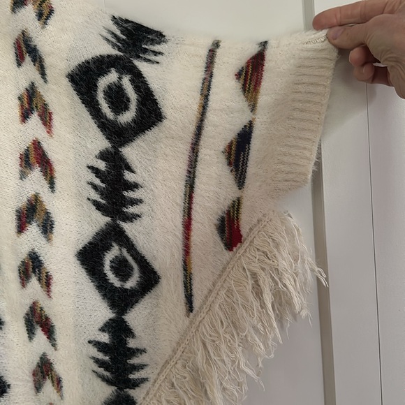 Bohemian Fringe Poncho with Geometric Pattern - Picture 2 of 4